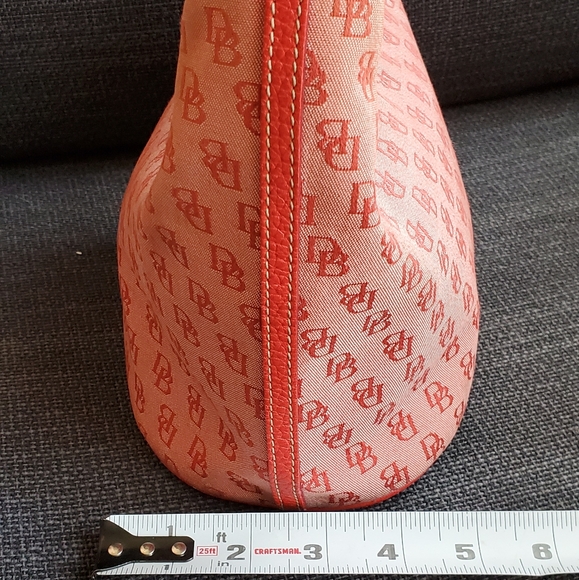 Red Dooney and Bourke bucket handbag - Picture 7 of 10